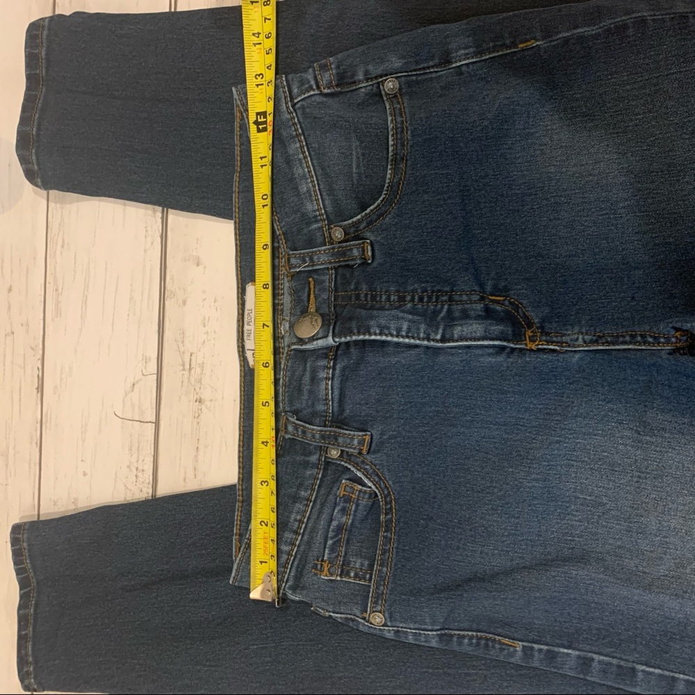 Free people size 26 dark jeans - Picture 4 of 6